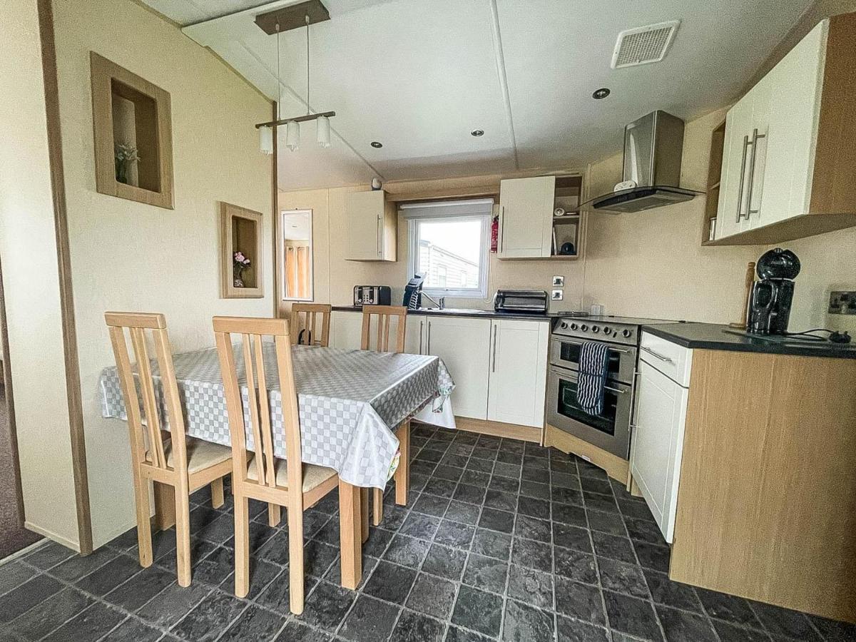 Lovely Caravan With Decking At Heacham Beach In Norfolk, Sleeps 6 Ref 21020C Esterno foto