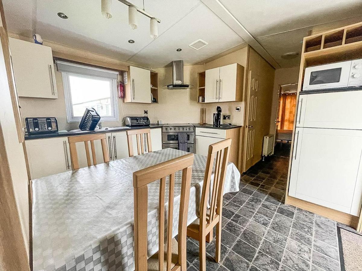 Lovely Caravan With Decking At Heacham Beach In Norfolk, Sleeps 6 Ref 21020C Esterno foto