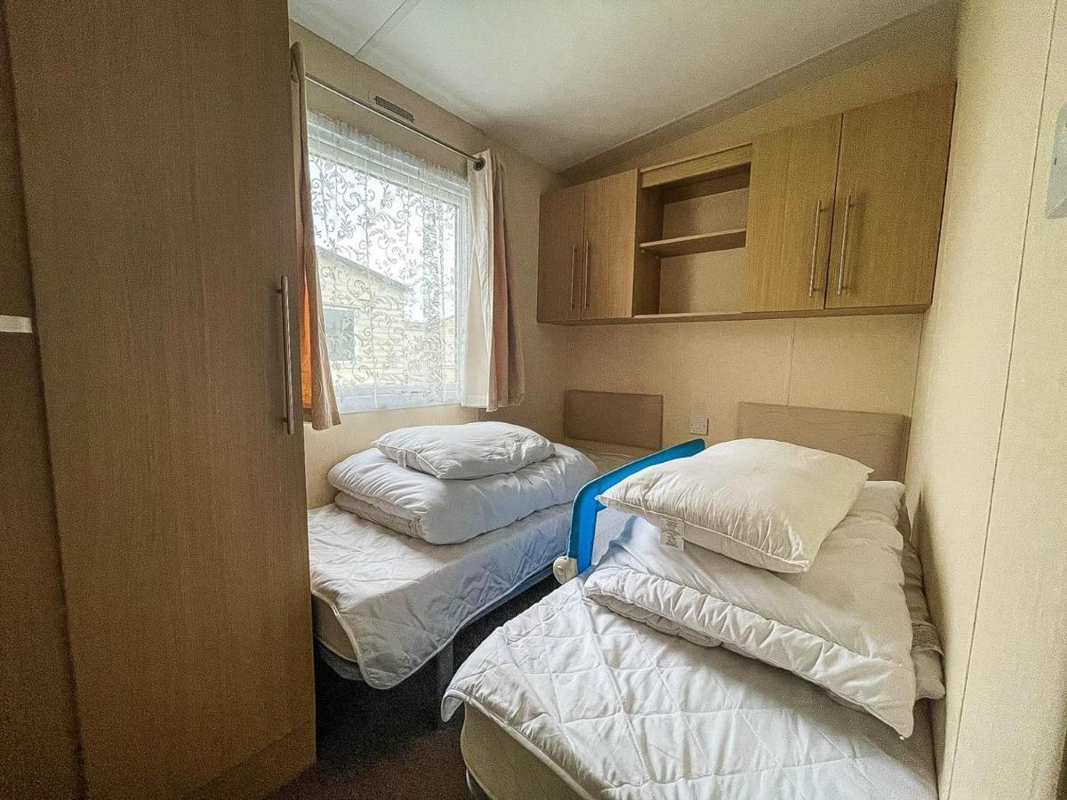 Lovely Caravan With Decking At Heacham Beach In Norfolk, Sleeps 6 Ref 21020C Esterno foto